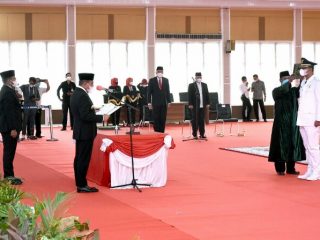 Gubernur Sumatera Utara (Sumut) Edy Rahmayadi melantik Rizky Yunanda Sitepu menjadi Wakil Wali Kota Binjai. Rizky merupakan anak mantan Bupati Langkat dua periode Ngogesa Sitepu.