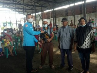 DPD KNPI Sumut menyalurkan bantuan sembako Kabareskrim Polri pada warga yang membutuhkan di Deliserdang, Sumatera Utara.