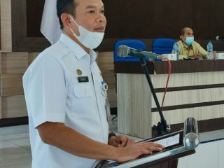Inspektur Langkat, Amril saat memberikan sambutan pada kegiatan sosialisasi IEPK di Ruang Pola Kantor Bupati Langkat, Rabu (6/10/2021)