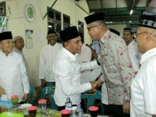 Gubsu Edy Rahmayadi dan Gubernur Aceh Nova Iriansyah saat bertemu beberapa waktu lalu. Nova mengalami kecelakaan hingga patah tulang, di mana ia seharusnya akan menerima pataka PON 2024 bersama Edy Rahmayadi di Papua beberapa hari lagi.