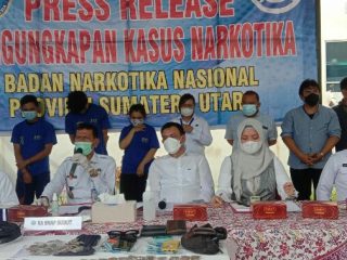 Badan Narkotika Nasional Provinsi (BNNP) Sumatera Utara (Sumut) mengamankan sebanyak 508,6 gram narkotika jenis ganja saat penggerebekan di Fakultas Ilmu Budaya (FIB) Universitas Sumatera Utara (USU), Sabtu (9/10/2021) malam.