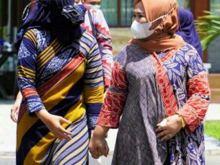 Ketua TP PKK Langkat, Tiorita Terbit Rencana menerima kunjungan silaturahmi Kacab Bhayangkari Polres Langkat, Indri Danu Pamungkas Totok, di Kediaman Pribadi Bupati Langkat, Desa Raja Tengah, Kecamatan Kuala, Rabu (13/10/2021)