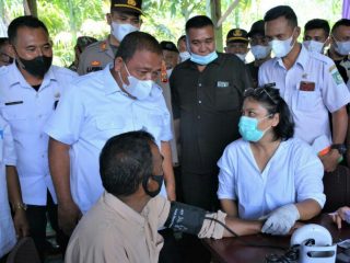 Bupati Langkat, Terbit Rencana PA mengapresiasi atas tingginya antusias masyarakat Kecamatan Sei Bingai mengikuti vaksinasi massal dosis pertama di Jambur Dusun Percihen, Desa Tanjung Gunung, Kecamatan Sei Bingai, Langkat, Rabu (13/10/2021).