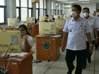 Sekdakab Langkat, Indra Salahudin meninjau pelaksanaan ujian seleksi kompetensi dasar CPNS di 13 formasi jajaran Pemkab Langkat di Kantor Regional VI BKN Medan, Selasa (12/10/2021).