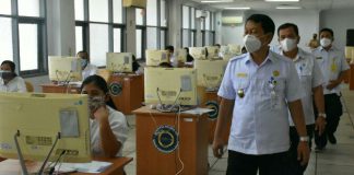Sekdakab Langkat, Indra Salahudin meninjau pelaksanaan ujian seleksi kompetensi dasar CPNS di 13 formasi jajaran Pemkab Langkat di Kantor Regional VI BKN Medan, Selasa (12/10/2021).