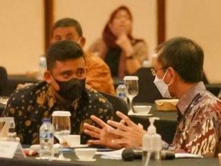 Walikota Medan, Bobby Nasution saat menghadiri rapat pembahasan Ranperda RTRW di Jakarta