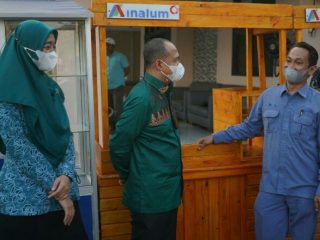 Bupati Batubara, Zahir didampingi Ketua TP PKK Batubara berbincang dengan perwakilan PT Inalum