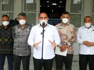 Ketua PWI Sumut, H Hermansjah (paling kanan)