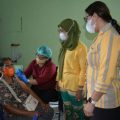 Masyarakat Kecamatan Sei Bingai, Kabupaten Langkat dan sekitarnya sangat antusias mengikuti vaksinasi dosis pertama yang dilaksanakan Pemkab Langkat, di Balai Kantor Desa Belinteng, Kecamatan Sei Bingai, Langkat, Jum'at (22/10/2021).