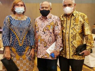 Ketua SMSI Sumut didampingi Wakil Ketua dan Sekretaris