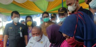 Pemkab Langkat melaksanakan panen padi raya di Kecamatan Sirapit Kabupaten Langkat, Selasa (26/10/2021).