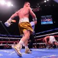 Canelo Alvarez menjadi juara sejati atau tak terbantahkan di kelas menengah super. Ia mengalahkan Caleb Plant, asal Amerika, dengan TKO pada ronde ke-11 dalam duel di Nevada. Ahad, 7 November 2021.
