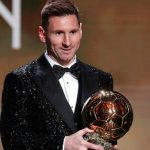 Lionel Messi meraih penghargaan pemain terbaik dunia, Ballon d'Or 2021. Pemain Argentina yang kini bermain untuk Paris Saint-Germain (PSG) itu mengalahkan Robert Lewandowski dan Jorginho.