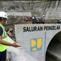 Gubsu Edy saat meninjau proyek Bendungan Lau Simeme, belum lama ini.