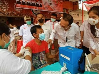 Ketua DPD Partai Gerindra Sumatra Utara, Gus Irawan Pasaribu mengatakan, untuk mendukung program Partai Gerindra menargetkan vaksinasi sebanyak 500.000 dosis kepada masyarakat Indonesia.