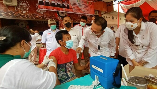 Ketua DPD Partai Gerindra Sumatra Utara, Gus Irawan Pasaribu mengatakan, untuk mendukung program Partai Gerindra menargetkan vaksinasi sebanyak 500.000 dosis kepada masyarakat Indonesia.