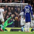Chelsea yang dominan, harus puas dengan satu poin setelah diimbangi 1-1 oleh Burnley pada laga pekan ke-11 Liga Primer Inggris. Gol cantik Kai Havertz dibalas gol indah Matej Vydra di Stamford Bridge, London, Sabtu (6/11/2021) malam.