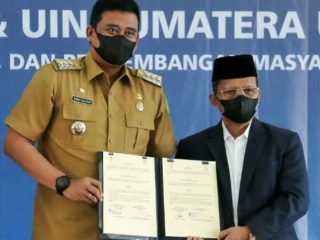 Walikota Medan, Muhammad Bobby Afif Nasution didaulat sebagai tokoh peduli ekonomi islam oleh Universitas Islam Negeri (UIN) Sumut di Jalan IAIN, Kelurahan Gaharu, Kecamatan Medan Timur, Senin (8/11/2021).