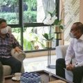Menteri Kesehatan Republik Indonesia (Menkes RI) Budi Gunadi Sadikin menerima audiensi Gubernur Sumut Edy Rahmayadi di rumah dinasnya Jalan Widya Chandra, Jakarta Selatan, Senin (8/11). Menkes mendukung Pemprov Sumut untuk membangun dan meningkatkan Rumah Sakit (RS) Haji Medan menjadi rumah sakit bertaraf Internasional. (DISKOMINFO SUMUT)