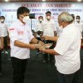 Ketua Serikat Media Siber Indonesia (SMSI) Sumatera Utara, Zulfikar Tanjung melantik Pengurus SMSI Kabupaten Tapanuli Utara, di Gedung Sopo Partungkoan, Tarutung, Rabu (10/11/2021).