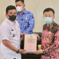 Walikota Medan, Bobby Nasution menyampaikan rancangan peraturan daerah tentang Anggaran Pendapatan dan Belanja Daerah (APBD) 2022 melalui sidang paripurna DPRD Medan, Rabu (10/11/2021).