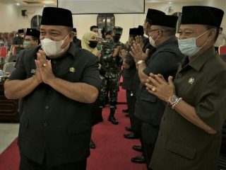 Bupati Langkat, Terbit Rencana PA menyampaikan nota R-APBD 2022 melalui sidang paripurna DPRD Langkat, Kamis (11/11/2021).