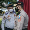 Kapolres Langkat, AKBP Danu berbincang dengan Kadishub Langkat Mulyono di sela-sela kegiatan