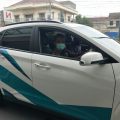 Kadis Lingkungan Hidup Kota Medan, Zulfansyah Ali Saputra mengendarai mobil listrik milik PLN. Hal ini dilakukan sebagai kampanye menjaga lingkungan, Kamis (18/11/2021)