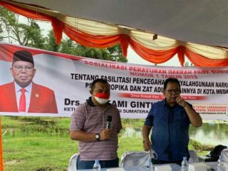 Ketua DPRD Provinsi Sumatera Utara, Baskami Ginting mendesak Pemerintah Kabupaten Karo untuk memperhatikan jalan-jalan ke kawasan produksi seperti Desa Susuk, Kecamatan Tiganderket.