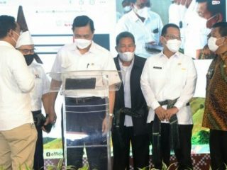 Anggota Komisi XI DPR RI Gus Irawan Pasaribu turut hadir bersama Menko Bidang Kemaritiman dan Investasi (Menko Marves) Luhut B Panjaitan meluncurkan Gerakan Nasional Bangga Buatan Indonesia (Gernas BBI), Usaha Mikro Kecil Menengah (UMKM) Toba Vaganza tahun 2021.