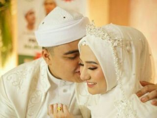 ida - Muhammad Ameer Azzikra meninggal dunia. Adik Alvin Faiz itu berpulang usai melawan sakit infeksi liver yang diidapnya.