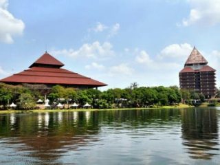 Universitas Indonesia (UI) meminta Menteri Pendidikan, Kebudayaan, Riset, dan Teknologi (Mendikbud-Ristek) tidak lagi terlibat dalam menentukan gelar profesor. Sebab, UI sudah otonom sesuai PP Nomor 75 Tahun 2021 tentang Statuta UI.