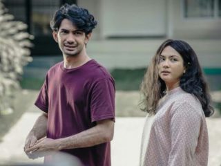 Salah satu genre film yang menjadi favorit penonton tanah air sejak lama yakni film komedi romantis Indonesia