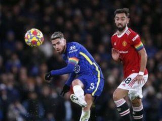 Klasemen Liga Inggris mengalami perubahan usai Manchester United bermain imbang 1-1 melawan Chelsea, Minggu (28/11) malam WIB.
