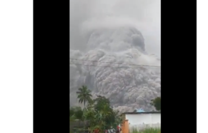 Gunung Semeru erupsi pada Sabtu (4/12/2021), diawali dengan kejadian laharan pada pukul 13.30 WIB.