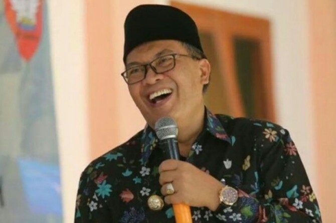 Xxx Xnxx16 - Mang Oded, Kerap Jadi Imam Sholat Jumat Sejak Jabat Wakil Walikota Bandung