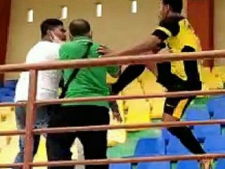 Pemain Medan Utama, Saktiawan Sinaga, melakukan aksi tak terpuji. Dia memukul salah seorang penonton di tribun usai melakukan provokasi terhadap pemain Tanjungbalai United.