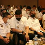 Walikota Medan, Bobby Afif Nasution berbincang dengan Kepala Bappeda Medan, Benny Iskandar