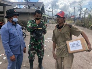 PT Indonesia Asahan Aluminium (Inalum) persero salurkan bantuan logistik sekaligus relawan membantu proses pemulihan korban terdampak dari bencana erupsi Gunung Semeru di Pendopo Arya Wiraraja Lumajang, kemarin.