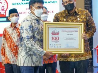 Pemko Medan meraih penghargaan smart city kategori Smart Governance dari Kementerian Komunikasi dan Informatika.