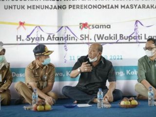 Yayasan Konservasi Pesisir Indonesia (Yakopi) memberikan pelatihan pembuatan gula nipah guna meningkatkan prekonomian masyarakat di lima desa di Langkat, Selasa (14/12/2021).
