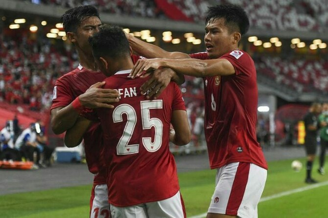 Timnas Indonesia lolos ke babak semifinal dengan status juara Grup B Piala AFF 2020 setelah dipertandingan akhir menang 4-1 atas Malaysia, Minggu (19/12/2021).