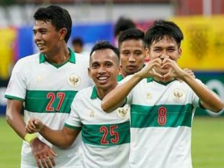 Timnas Indonesia akhirnya bermain imbang 1-1 di leg pertama semifinal Piala AFF 2020 kala bersua Timnas Singapura di Singapore Internasional Stadium, Rabu malam (22/12/2021).