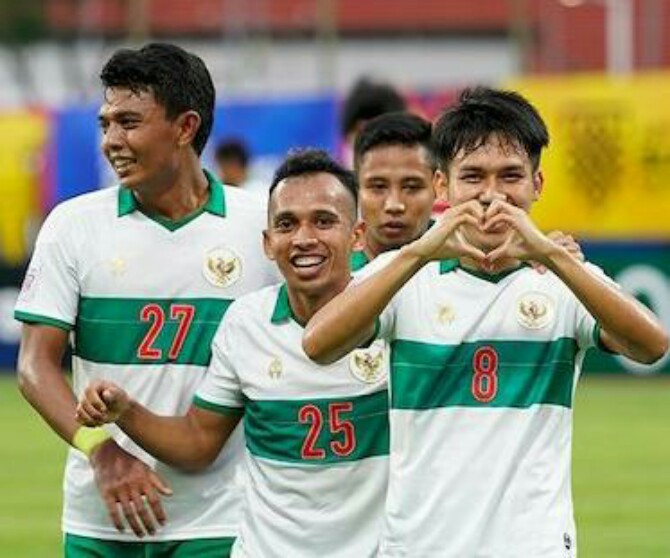 Timnas Indonesia akhirnya bermain imbang 1-1 di leg pertama semifinal Piala AFF 2020 kala bersua Timnas Singapura di Singapore Internasional Stadium, Rabu malam (22/12/2021).