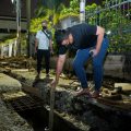 Walikota Medan, Bobby Nasution lakukan peninjauan di Jalan Pembantu Lingkungan IV Kelurahan Titi Kuning, Kecamatan Medan Johor, Kamis (23/12/2021) dini hari.