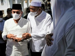 Wakil Bupati Langkat, Syah Afandin mendampingi Gubsu, Edy Rahmayadi bersilaturahim ke Kampung Persulukan Besilam, Padang Tualang, Langkat, Jumat (24/12/2021).