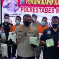 Satuan Reserse Narkoba Polrestabes Medan mengungkap peredaran narkotika jenis sabu dan pil ekstasi.