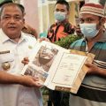 Bupati Langkat, Terbit Rencana PA menyerahkan program bantuan penyediaan air minum dan sanitasi berbasis masyarakat jilid III kepada 14 desa yang berada di tujuh kecamatan wilayah Langkat, Kamis (30/12/2021)