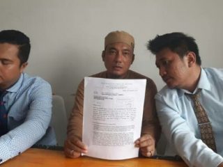 Pascainsiden Gubsu menjewer telinga pelatih biliar Sumut hingga kini masih terus berlanjut. Melalui konferensi pers yang dilakukan di Jl. Sei Galang, kuasa hukum dari pihak Khairudin Aritonang alias Coki menginginkan Gubsu memohon maaf kepada Coki, Kamis (30/12).