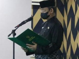 Selang beberapa jam melantik 13 pejabat eselon II di lingkungan Pemko Medan, Walikota Medan, Bobby Afif Nasution melantik 383 pejabat administrasi. Pelantikan ini dipimpin Sekda Kota Medan, Wiriya Alrahman, Jumat (31/12/2021).